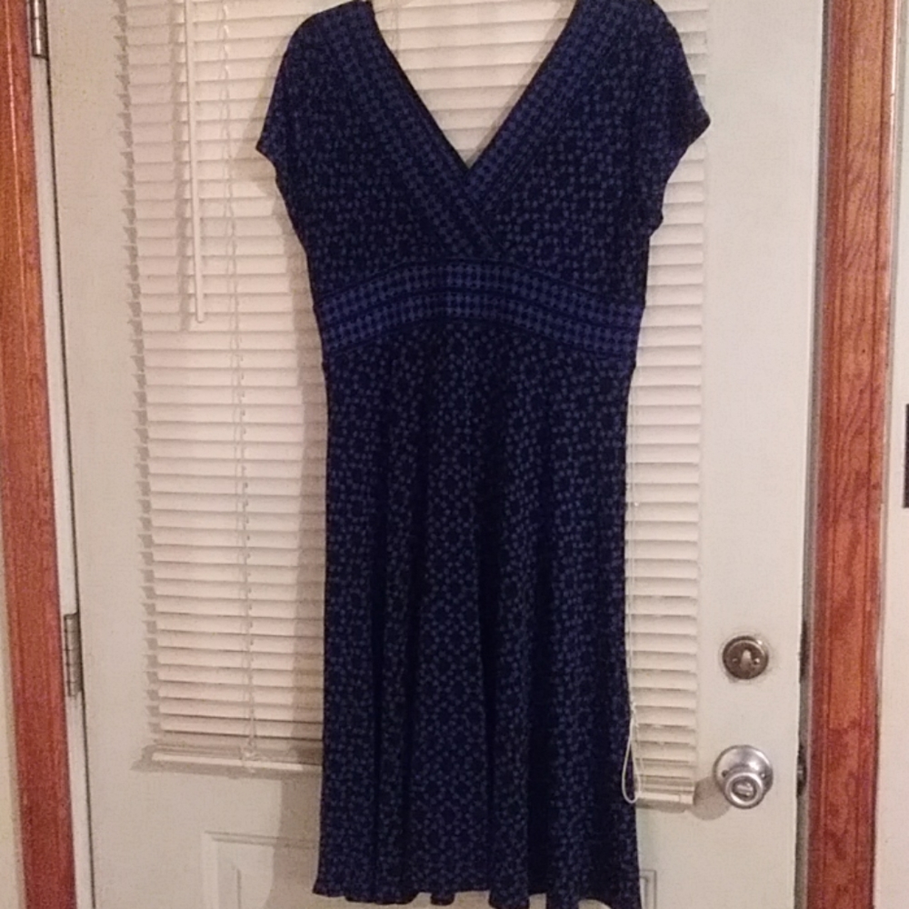 Woman's Dress - Picture 2 of 3